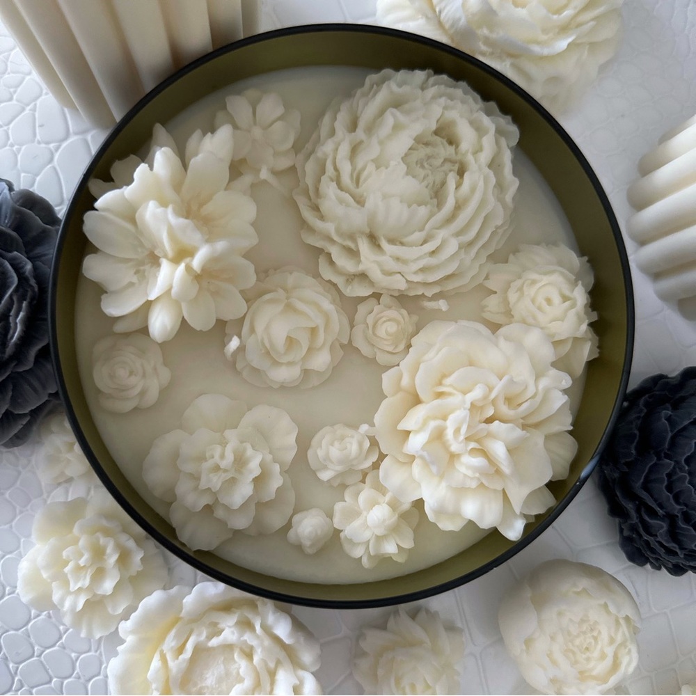 Gorgeous flower aroma candle ! 🌺🌺🌺